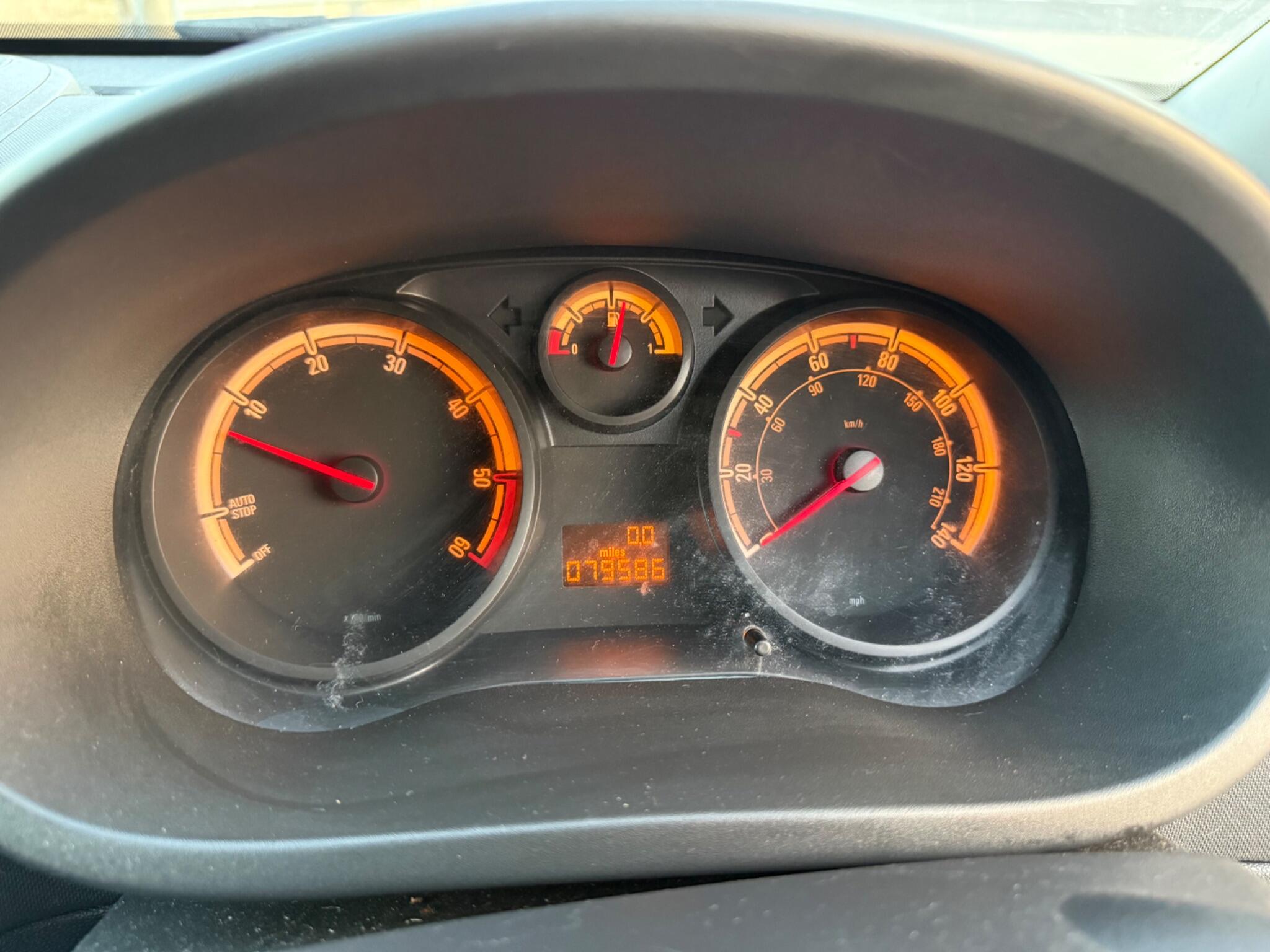 Vauxhall Corsa 1.3 CDTi ecoFLEX S Euro 5 (s/s) 5dr (A/C) — photo 71 of 74